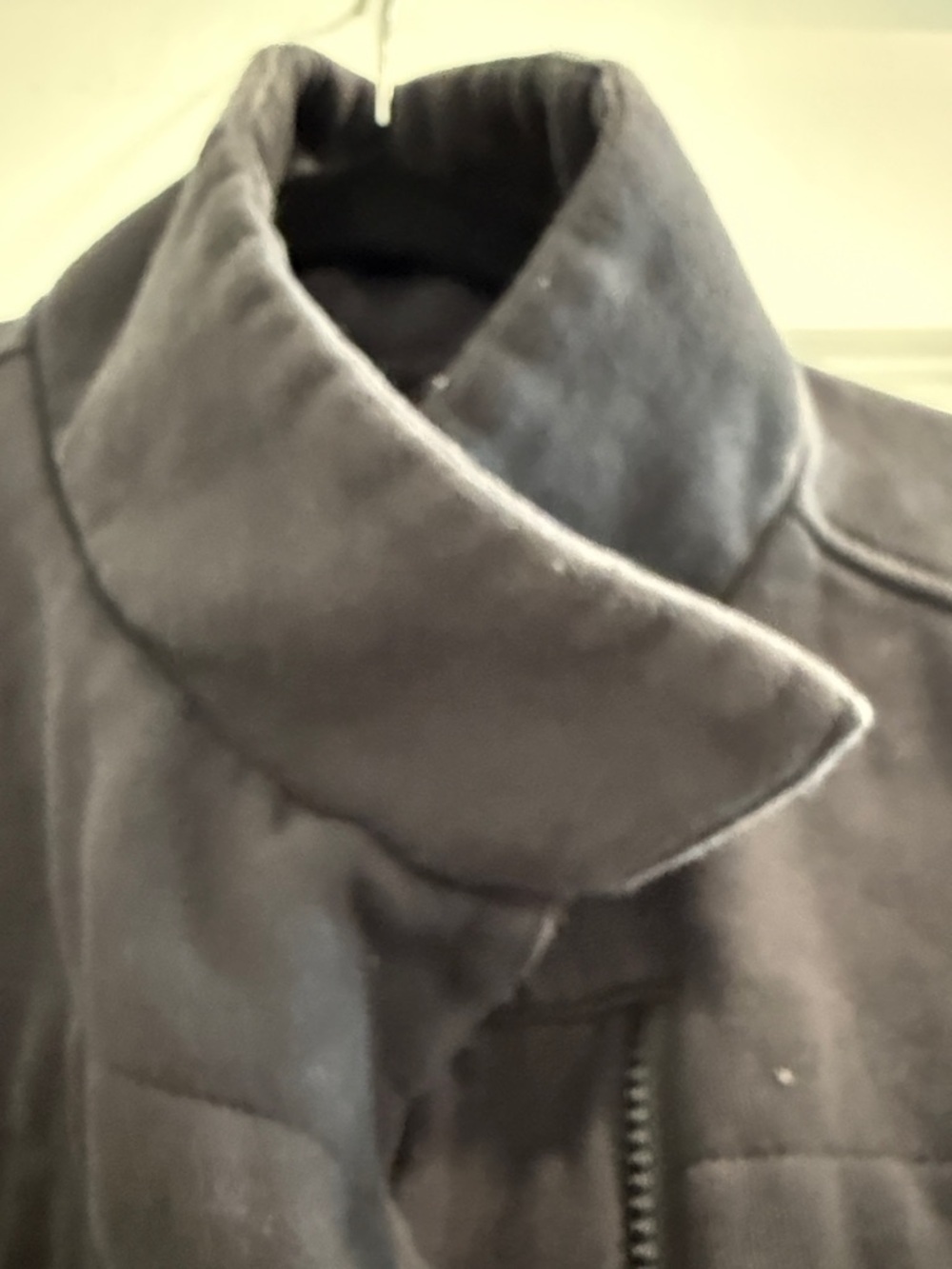 Lululemon black Front Zip Jacket sz 8 - Picture 3 of 7